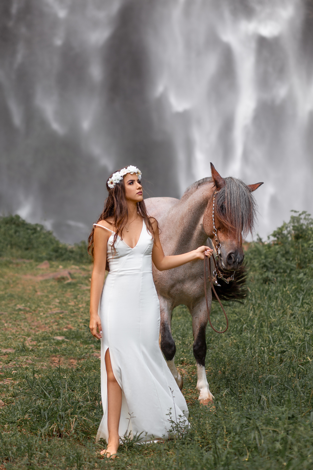 Book dos Quinze Eduarda Camargo. Ensaio de 15 anos Cascata Pedra Branca, Três Forquilhas RS. natureza, floresta, maquiagem, vestido, cavalo, Imbé, Tramandai, Araranguá, Sombrio, Criciúma, Tres cachoeiras, Terra de areia, Gramado, Serra.