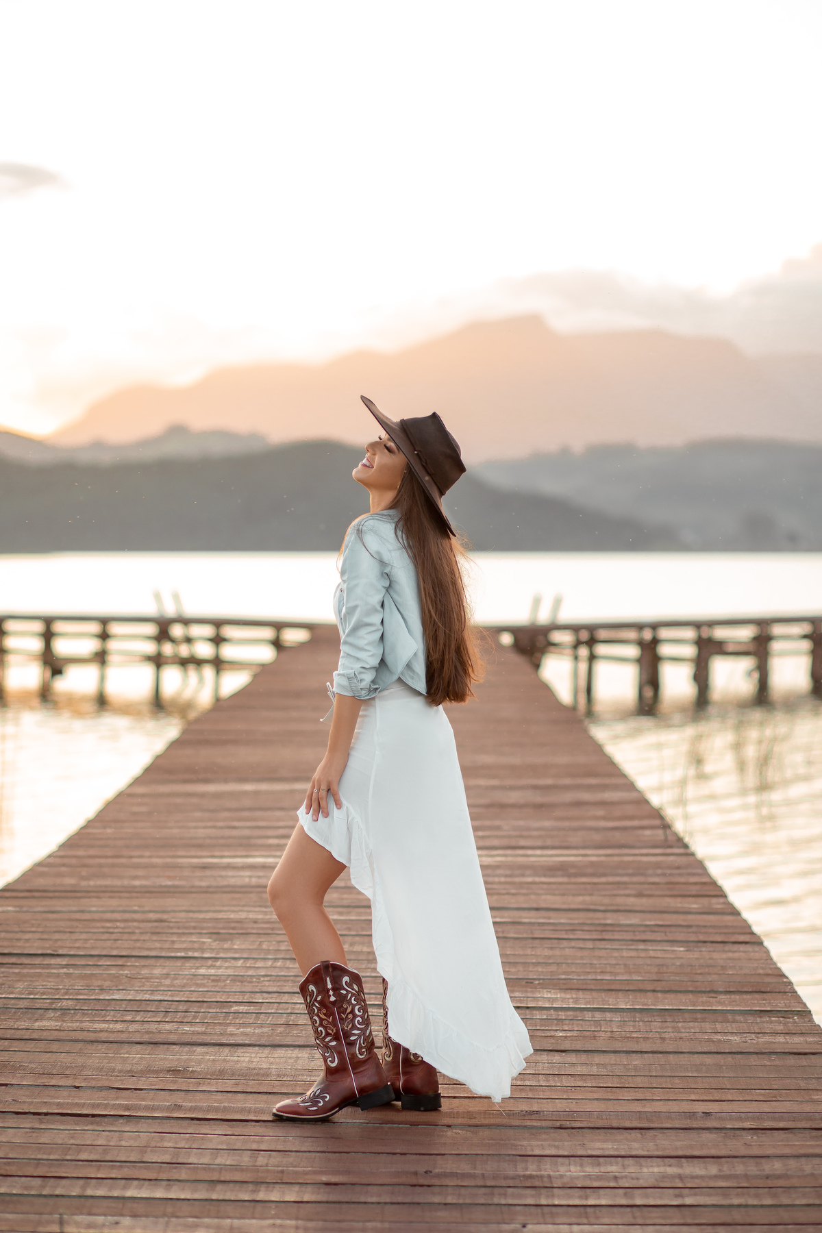 Book dos Quinze Eduarda Camargo. Ensaio de 15 anos Dom 7 fazenda, Arroio do Sal/RS. natureza, floresta, maquiagem, vestido, cavalo, lagoa. Imbé, Tramandai, Araranguá, Sombrio, Criciúma, Tres cachoeiras, Terra de areia, Gramado, Serra.