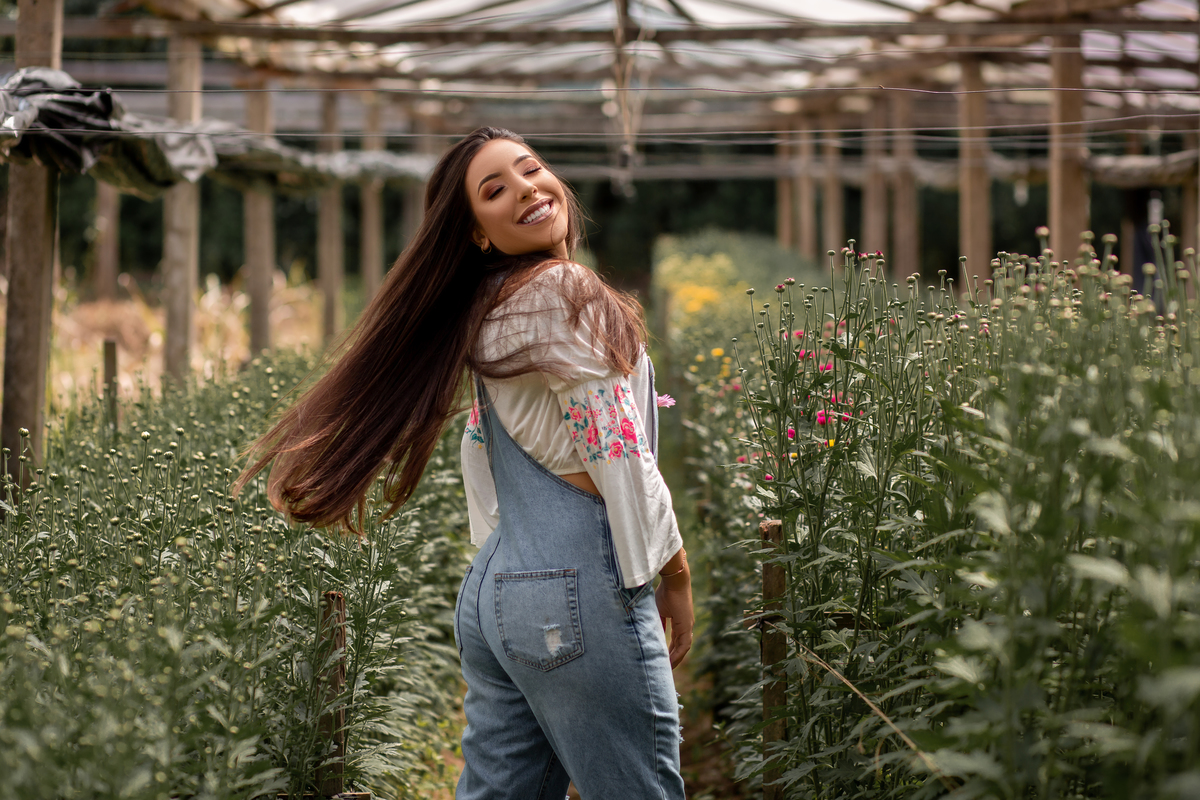 fotógrafa de quinze anos, livros, flores, gramado, Collie de france