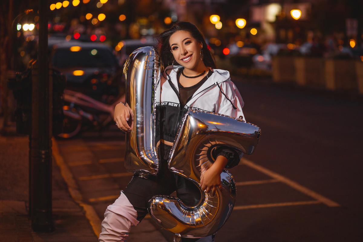 fotógrafa de quinze anos, livros, flores, gramado, Collie de france