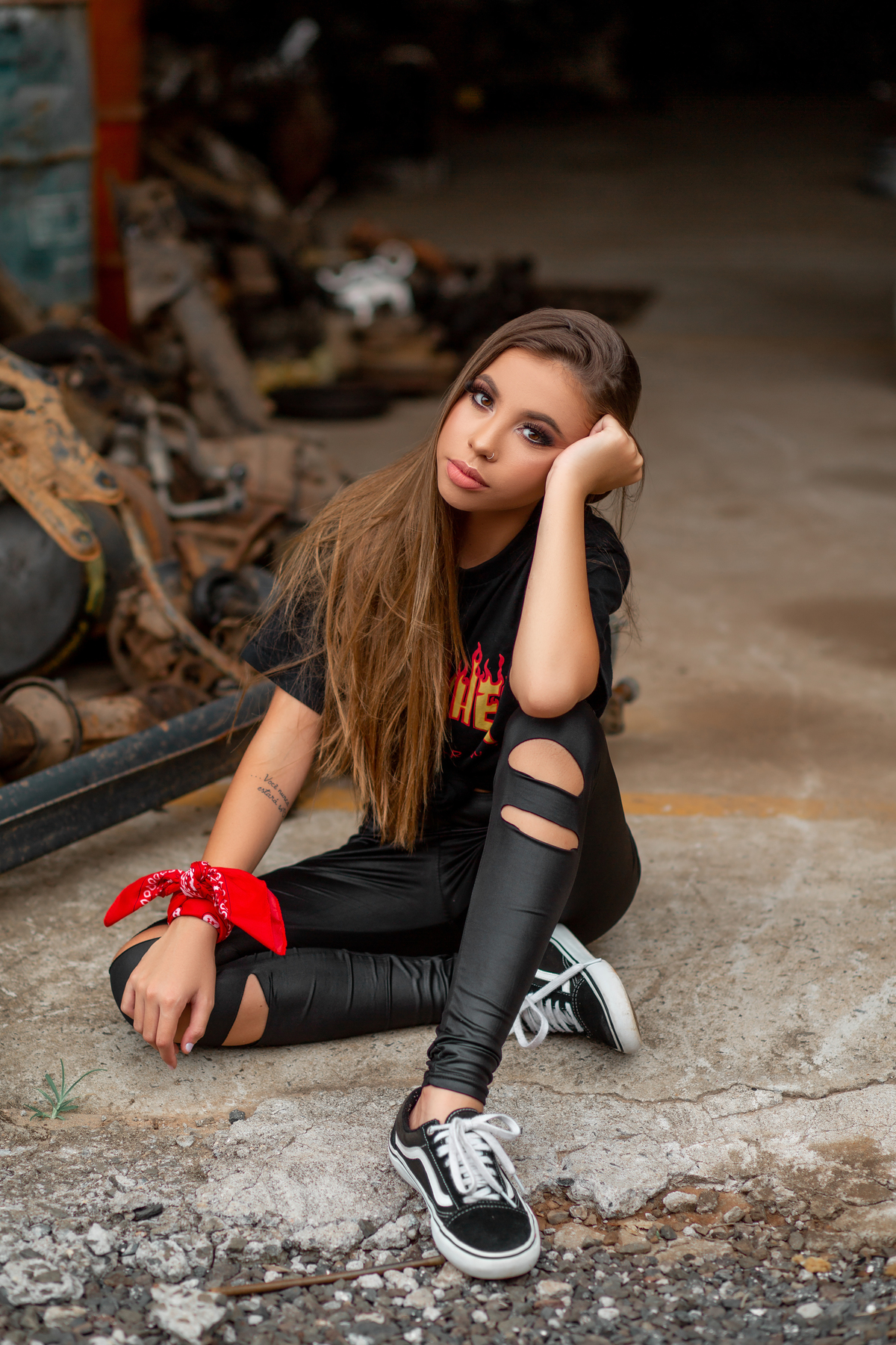 Book dos Quinze debutante Yasmin. Ensaio de 15 anos em Torres, Ferro velho, natureza, floresta, maquiagem, praia, vestido, fotografia. Arroio do Sal, Osório, Imbé, Tramandai, Araranguá, Sombrio, Criciúma, Tres cachoeiras, Terra de areia, litoral, Gramado