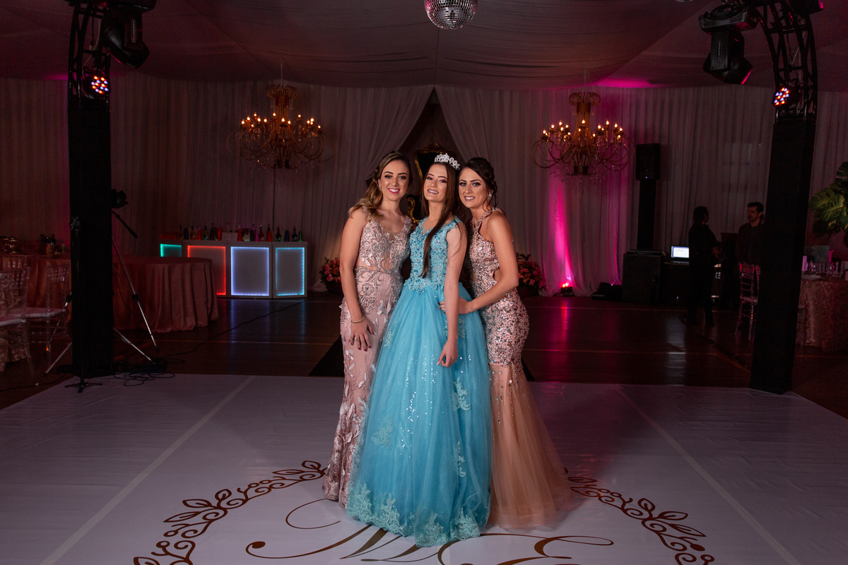 Festa de 15 anos, Debutante Eduarda Magnus - Adrielle Peres Fotografia especializados em Quinze anos Tres Cachoeiras/RS - Criciúma, Ararangua, Arroio Sal, Sombrio, Porto Alegre, Gramado, Serra Gaúcha, Praia, família, ensaio xv, book 15, decoração, vestido