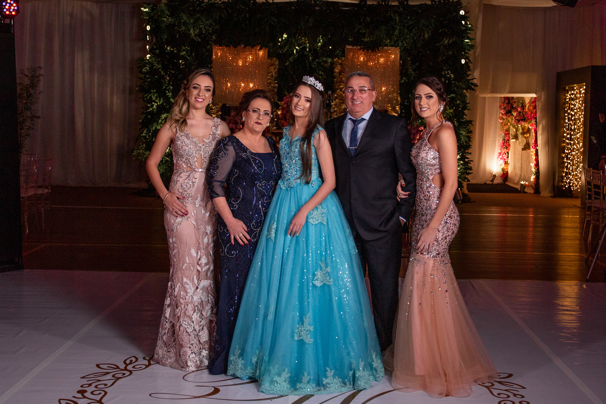 Festa de 15 anos, Debutante Eduarda Magnus - Adrielle Peres Fotografia especializados em Quinze anos Tres Cachoeiras/RS - Criciúma, Ararangua, Arroio Sal, Sombrio, Porto Alegre, Gramado, Serra Gaúcha, Praia, família, ensaio xv, book 15, decoração, vestido