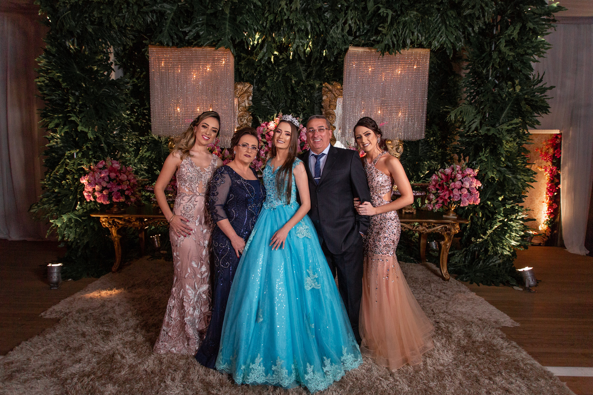Festa de 15 anos, Debutante Eduarda Magnus - Adrielle Peres Fotografia especializados em Quinze anos Tres Cachoeiras/RS - Criciúma, Ararangua, Arroio Sal, Sombrio, Porto Alegre, Gramado, Serra Gaúcha, Praia, família, ensaio xv, book 15, decoração, vestido