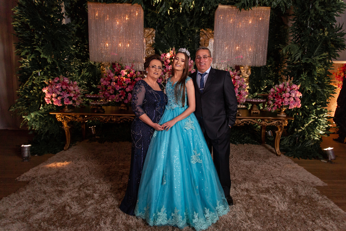 Festa de 15 anos, Debutante Eduarda Magnus - Adrielle Peres Fotografia especializados em Quinze anos Tres Cachoeiras/RS - Criciúma, Ararangua, Arroio Sal, Sombrio, Porto Alegre, Gramado, Serra Gaúcha, Praia, família, ensaio xv, book 15, decoração, vestido