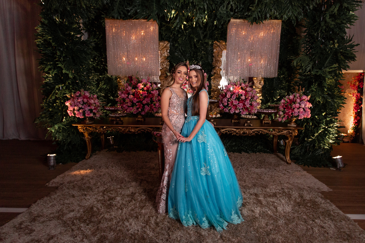 Festa de 15 anos, Debutante Eduarda Magnus - Adrielle Peres Fotografia especializados em Quinze anos Tres Cachoeiras/RS - Criciúma, Ararangua, Arroio Sal, Sombrio, Porto Alegre, Gramado, Serra Gaúcha, Praia, família, ensaio xv, book 15, decoração, vestido