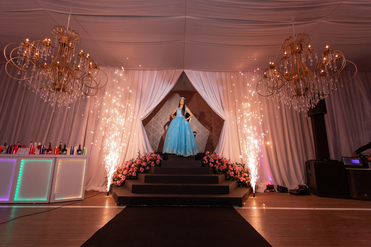 Festa de 15 anos, Debutante Eduarda Magnus - Adrielle Peres Fotografia especializados em Quinze anos Tres Cachoeiras/RS - Criciúma, Ararangua, Arroio Sal, Sombrio, Porto Alegre, Gramado, Serra Gaúcha, Praia, família, ensaio xv, book 15, decoração, vestido