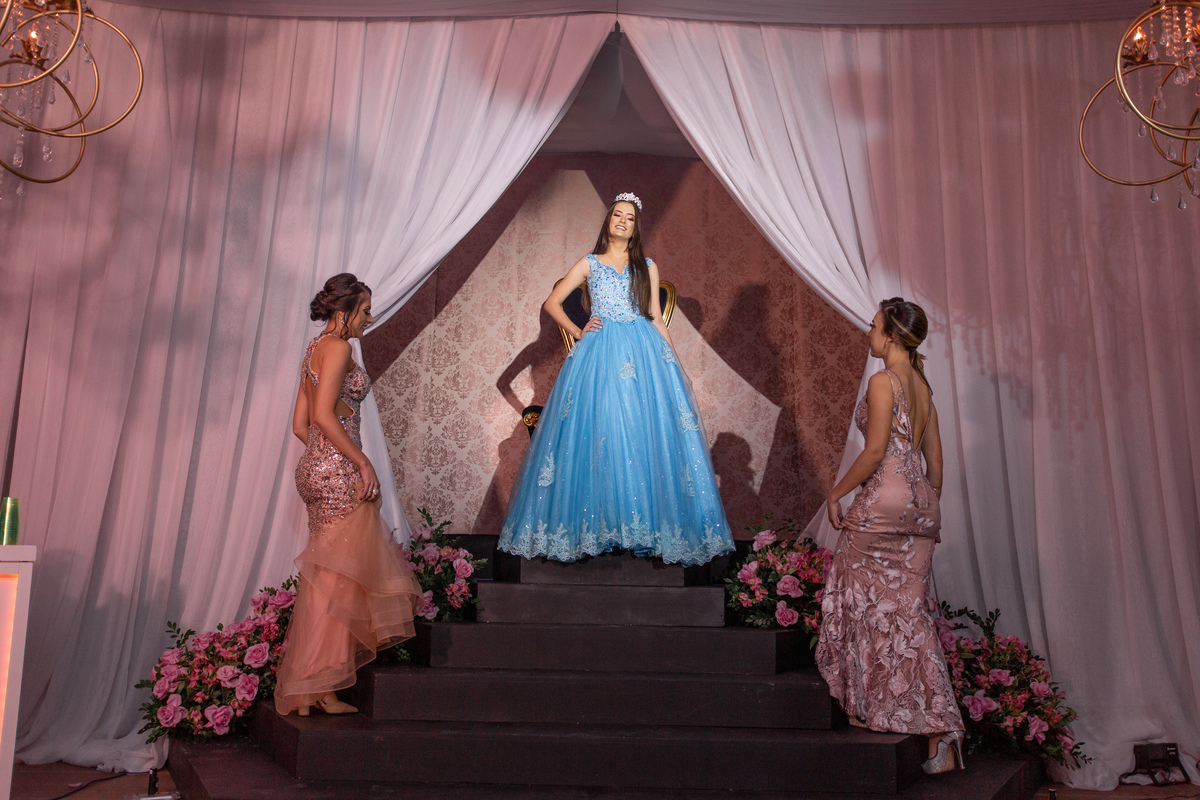 Festa de 15 anos, Debutante Eduarda Magnus - Adrielle Peres Fotografia especializados em Quinze anos Tres Cachoeiras/RS - Criciúma, Ararangua, Arroio Sal, Sombrio, Porto Alegre, Gramado, Serra Gaúcha, Praia, família, ensaio xv, book 15, decoração, vestido