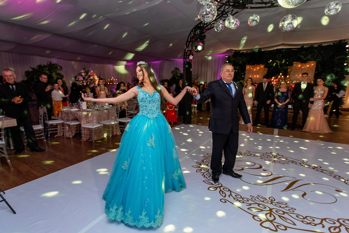 Festa de 15 anos, Debutante Eduarda Magnus - Adrielle Peres Fotografia especializados em Quinze anos Tres Cachoeiras/RS - Criciúma, Ararangua, Arroio Sal, Sombrio, Porto Alegre, Gramado, Serra Gaúcha, Praia, família, ensaio xv, book 15, decoração, vestido