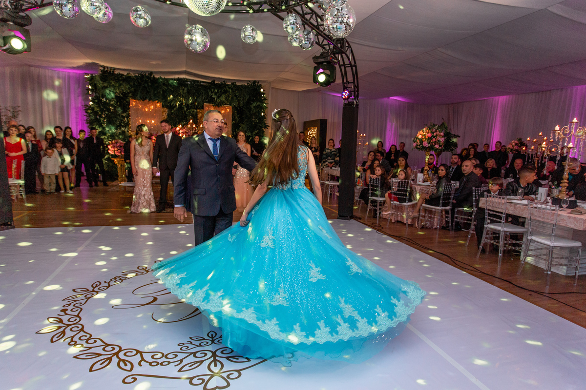 Festa de 15 anos, Debutante Eduarda Magnus - Adrielle Peres Fotografia especializados em Quinze anos Tres Cachoeiras/RS - Criciúma, Ararangua, Arroio Sal, Sombrio, Porto Alegre, Gramado, Serra Gaúcha, Praia, família, ensaio xv, book 15, decoração, vestido
