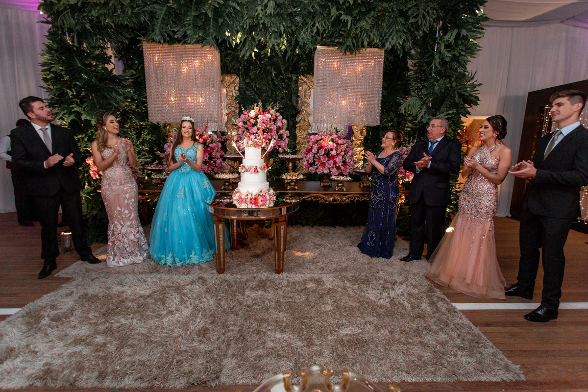 Festa de 15 anos, Debutante Eduarda Magnus - Adrielle Peres Fotografia especializados em Quinze anos Tres Cachoeiras/RS - Criciúma, Ararangua, Arroio Sal, Sombrio, Porto Alegre, Gramado, Serra Gaúcha, Praia, família, ensaio xv, book 15, decoração, vestido