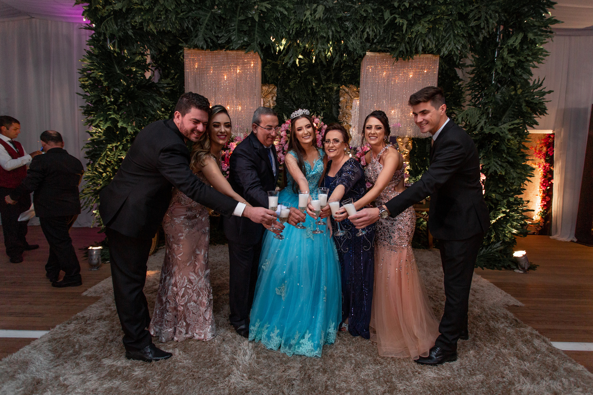 Festa de 15 anos, Debutante Eduarda Magnus - Adrielle Peres Fotografia especializados em Quinze anos Tres Cachoeiras/RS - Criciúma, Ararangua, Arroio Sal, Sombrio, Porto Alegre, Gramado, Serra Gaúcha, Praia, família, brinde,  book 15, decoração, vestido