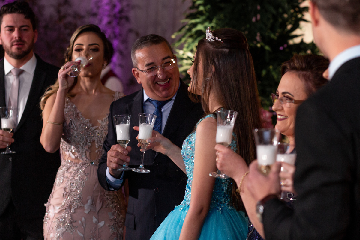 Festa de 15 anos, Debutante Eduarda Magnus - Adrielle Peres Fotografia especializados em Quinze anos Tres Cachoeiras/RS - Criciúma, Ararangua, Arroio Sal, Sombrio, Porto Alegre, Gramado, Serra Gaúcha, Praia, família, brinde,  book 15, decoração, vestido