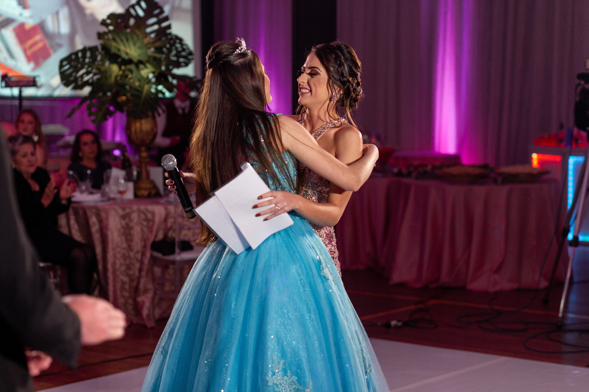 Festa de 15 anos, Debutante Eduarda Magnus - Adrielle Peres Fotografia especializados em Quinze anos Tres Cachoeiras/RS - Criciúma, Ararangua, Arroio Sal, Sombrio, Porto Alegre, Gramado, Serra Gaúcha, Praia, família, brinde,  book 15, decoração, vestido