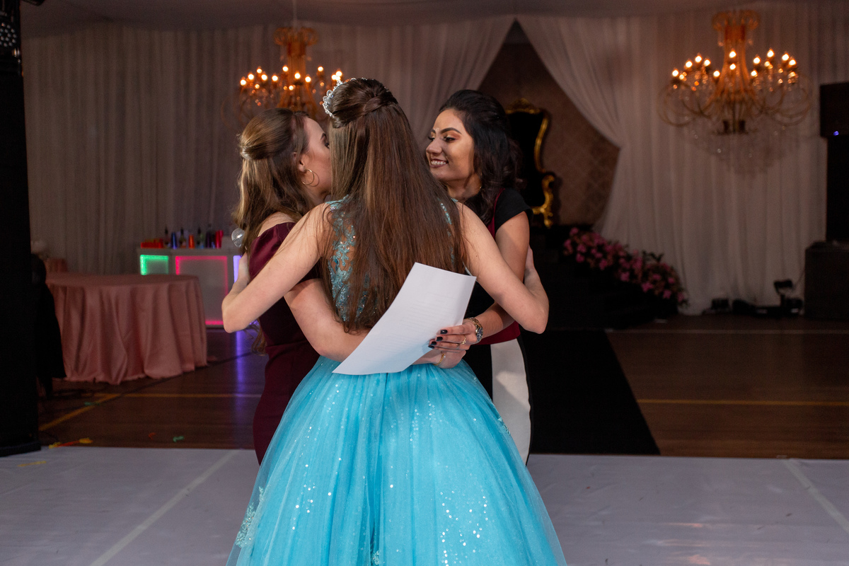 Festa de 15 anos, Debutante Eduarda Magnus - Adrielle Peres Fotografia especializados em Quinze anos Tres Cachoeiras/RS - Criciúma, Ararangua, Arroio Sal, Sombrio, Porto Alegre, Gramado, Serra Gaúcha, Praia, família, brinde,  book 15, decoração, vestido