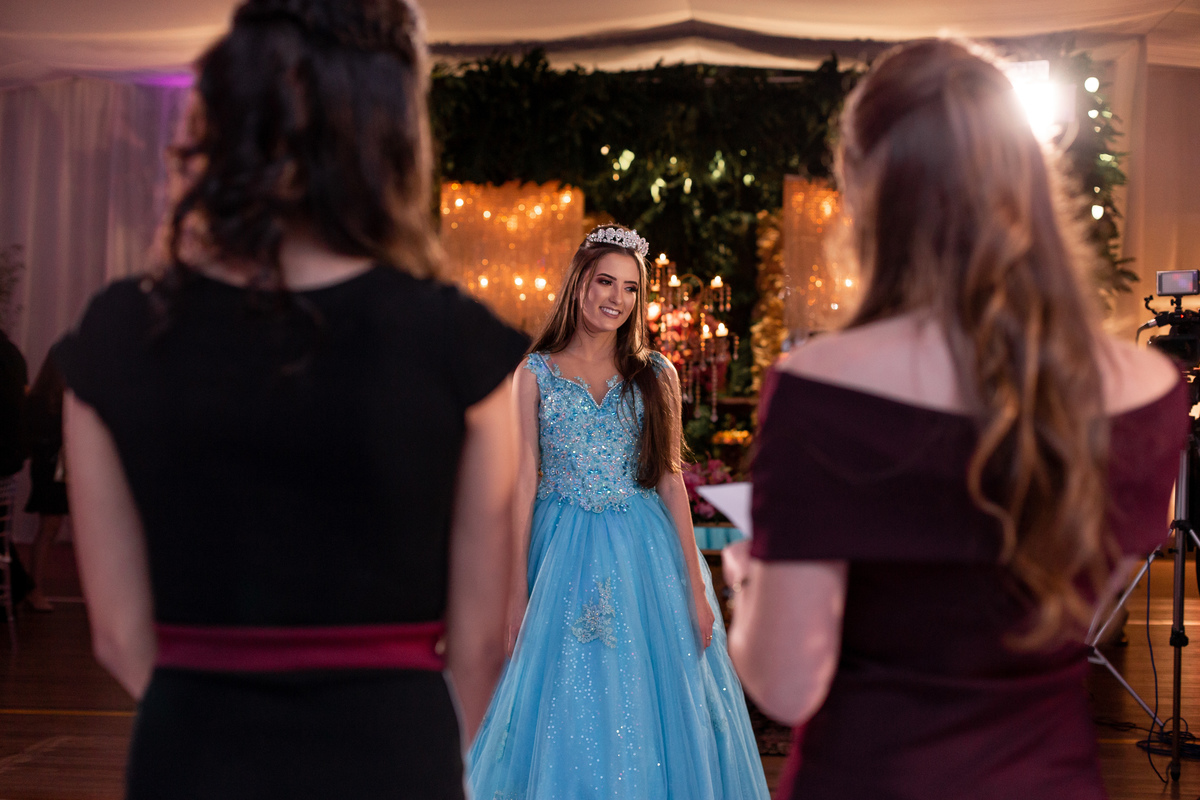 Festa de 15 anos, Debutante Eduarda Magnus - Adrielle Peres Fotografia especializados em Quinze anos Tres Cachoeiras/RS - Criciúma, Ararangua, Arroio Sal, Sombrio, Porto Alegre, Gramado, Serra Gaúcha, Praia, família, brinde,  book 15, decoração, vestido