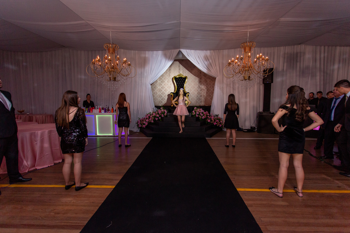 Festa de 15 anos, Debutante Eduarda Magnus - Adrielle Peres Fotografia especializados em Quinze anos Tres Cachoeiras/RS - Criciúma, Ararangua, Arroio Sal, Sombrio, Porto Alegre, Gramado, Serra Gaúcha, Praia, família, brinde,  book 15, decoração, vestido