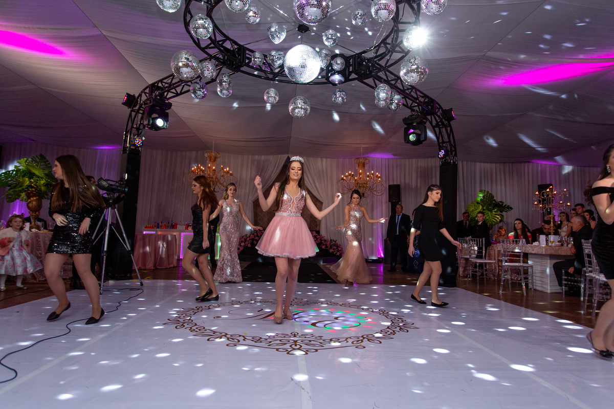 Festa de 15 anos, Debutante Eduarda Magnus - Adrielle Peres Fotografia especializados em Quinze anos Tres Cachoeiras/RS - Criciúma, Ararangua, Arroio Sal, Sombrio, Porto Alegre, Gramado, Serra Gaúcha, Praia, família, dança,  book 15, decoração, vestido