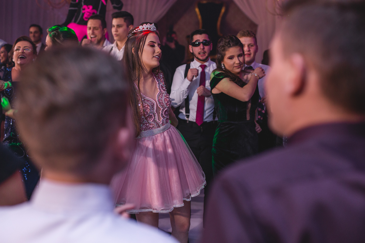 Festa de 15 anos, Debutante Eduarda Magnus - Adrielle Peres Fotografia especializados em Quinze anos Tres Cachoeiras/RS - Criciúma, Ararangua, Arroio Sal, Sombrio, Porto Alegre, Gramado, Serra Gaúcha, Praia, família, dança,  book 15, decoração, vestido