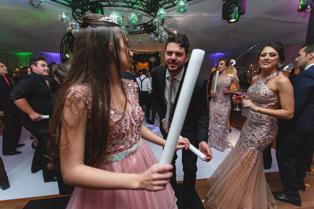 Festa de 15 anos, Debutante Eduarda Magnus - Adrielle Peres Fotografia especializados em Quinze anos Tres Cachoeiras/RS - Criciúma, Ararangua, Arroio Sal, Sombrio, Porto Alegre, Gramado, Serra Gaúcha, Praia, família, dança,  book 15, decoração, vestido