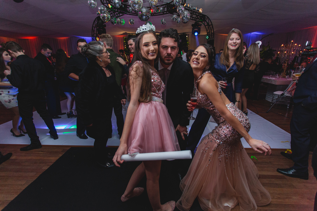 Festa de 15 anos, Debutante Eduarda Magnus - Adrielle Peres Fotografia especializados em Quinze anos Tres Cachoeiras/RS - Criciúma, Ararangua, Arroio Sal, Sombrio, Porto Alegre, Gramado, Serra Gaúcha, Praia, família, dança,  book 15, decoração, vestido