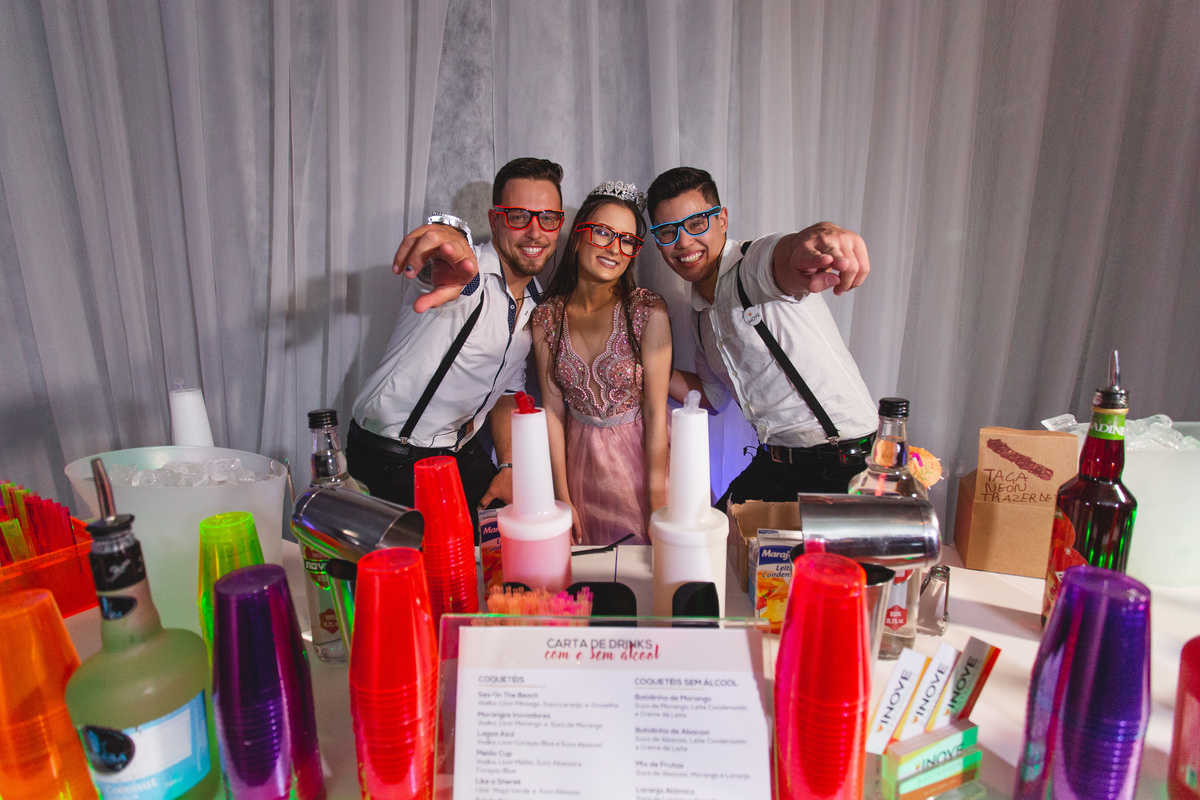 Festa de 15 anos, Debutante Eduarda Magnus - Adrielle Peres Fotografia especializados em Quinze anos Tres Cachoeiras/RS - Criciúma, Ararangua, Arroio Sal, Sombrio, Porto Alegre, Gramado, Serra Gaúcha, Praia, família, dança,  book 15, barman, vestido