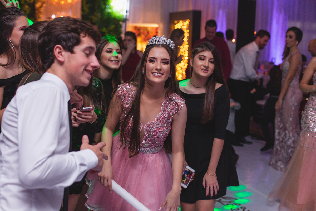 Festa de 15 anos, Debutante Eduarda Magnus - Adrielle Peres Fotografia especializados em Quinze anos Tres Cachoeiras/RS - Criciúma, Ararangua, Arroio Sal, Sombrio, Porto Alegre, Gramado, Serra Gaúcha, Praia, família, dança,  book 15, decoração, vestido