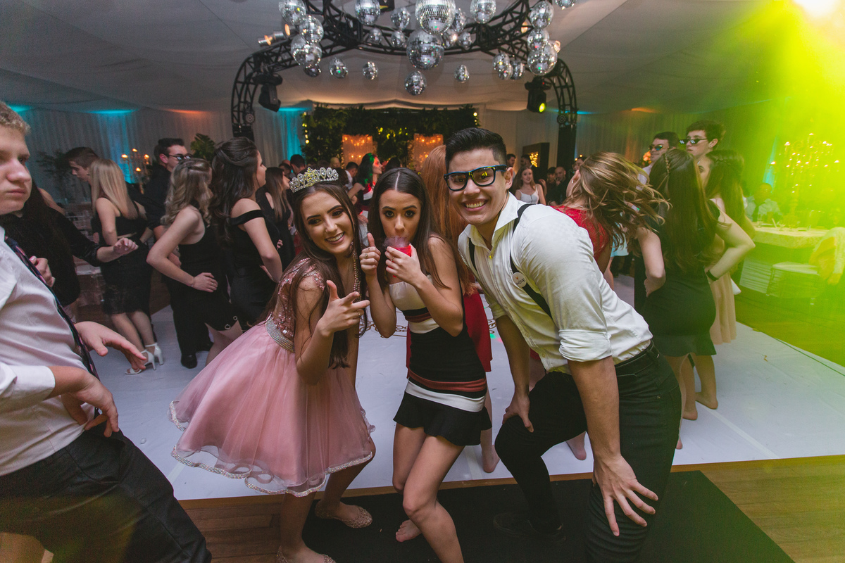Festa de 15 anos, Debutante Eduarda Magnus - Adrielle Peres Fotografia especializados em Quinze anos Tres Cachoeiras/RS - Criciúma, Ararangua, Arroio Sal, Sombrio, Porto Alegre, Gramado, Serra Gaúcha, Praia, família, dança,  book 15, decoração, vestido