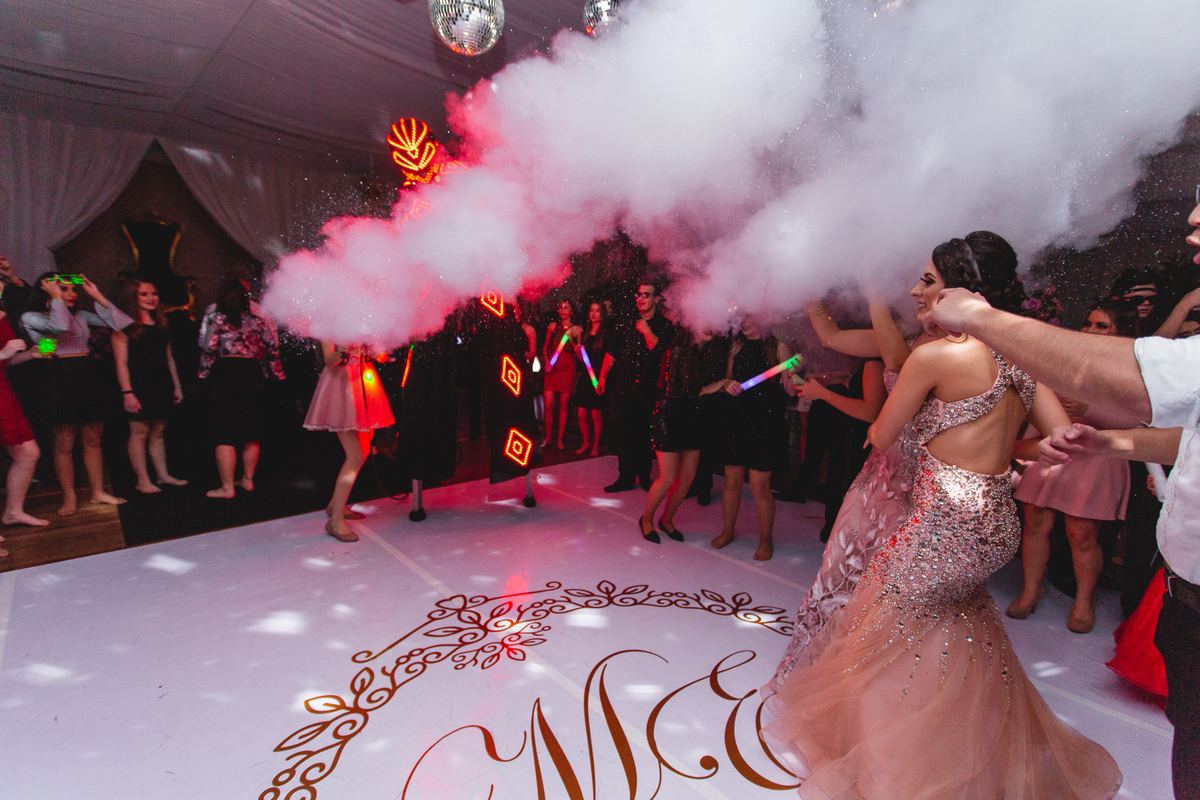 Festa de 15 anos, Debutante Eduarda Magnus - Adrielle Peres Fotografia especializados em Quinze anos Tres Cachoeiras/RS - Criciúma, Ararangua, Arroio Sal, Sombrio, Porto Alegre, Gramado, Serra Gaúcha, Praia, família, dança,  book 15, decoração, vestido