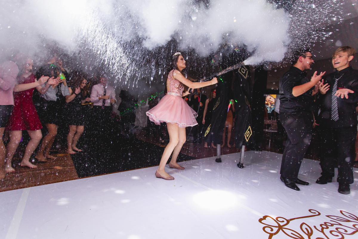 Festa de 15 anos, Debutante Eduarda Magnus - Adrielle Peres Fotografia especializados em Quinze anos Tres Cachoeiras/RS - Criciúma, Ararangua, Arroio Sal, Sombrio, Porto Alegre, Gramado, Serra Gaúcha, Praia, família, dança,  book 15, decoração, vestido