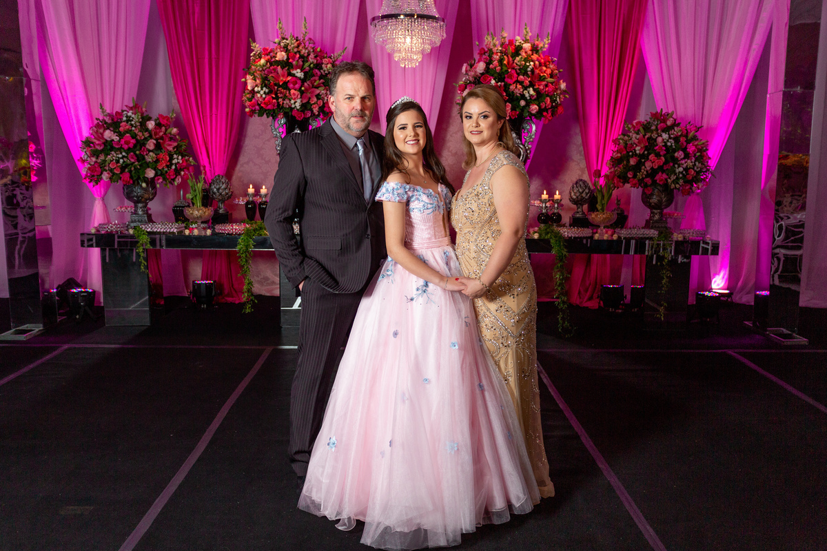 Festa de 15 anos - Debutante Mariane Raupp - Salão Paroquial - Festa dos sonhos - Adrielle Peres Fotografia especializados em Quinze anos em  Torres/RS - Criciúma, Ararangua Porto Alegre, Gramado, Serra Gaúcha, Praia Grande, ensaio, book dos 15, 