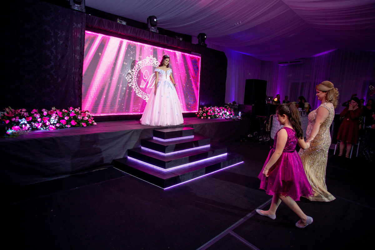 Festa de 15 anos - Debutante Mariane Raupp - Salão Paroquial - Festa dos sonhos - Adrielle Peres Fotografia especializados em Quinze anos em  Torres/RS - Criciúma, Ararangua Porto Alegre, Gramado, Serra Gaúcha, Praia Grande, ensaio, book dos 15, 