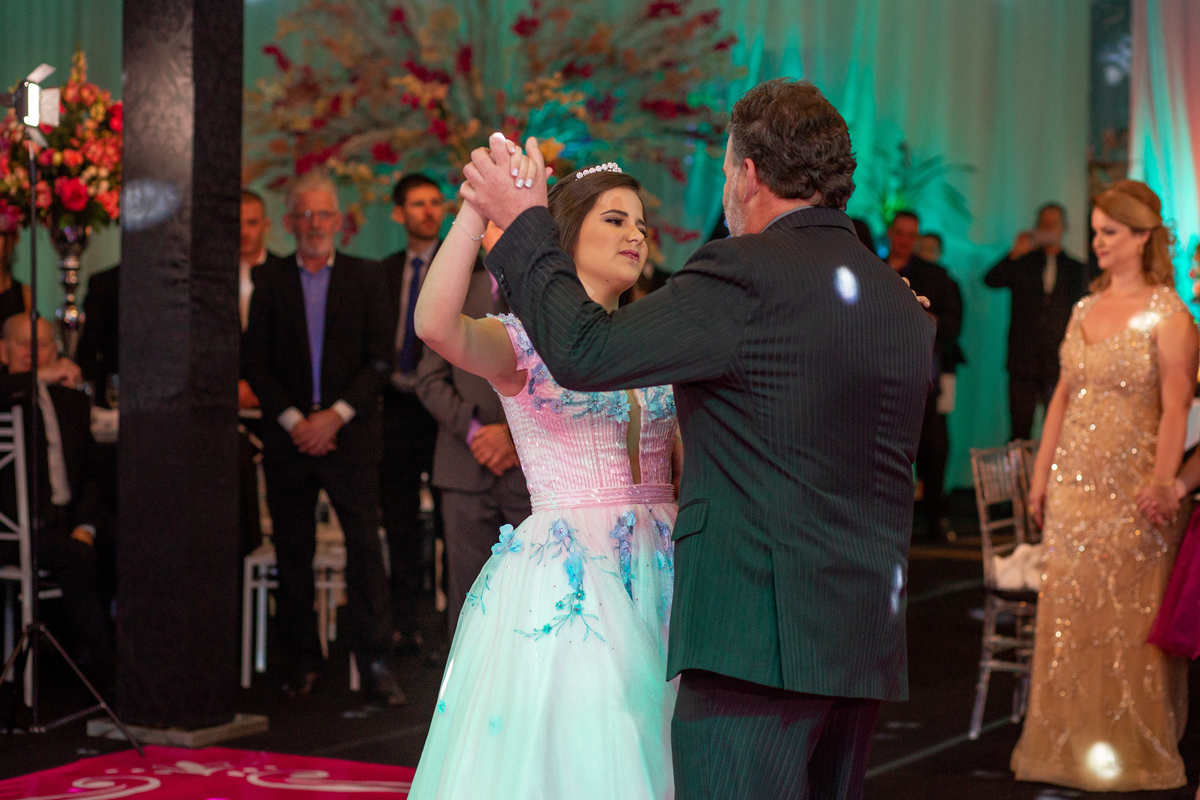 Festa de 15 anos - Debutante Mariane Raupp - Salão Paroquial - Festa dos sonhos - Adrielle Peres Fotografia especializados em Quinze anos em  Torres/RS - Criciúma, Ararangua Porto Alegre, Gramado, Serra Gaúcha, Praia Grande, ensaio, book dos 15, 