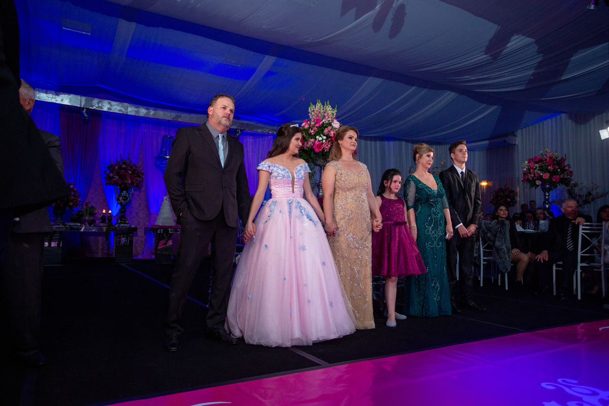 Festa de 15 anos - Debutante Mariane Raupp - Salão Paroquial - Festa dos sonhos - Adrielle Peres Fotografia especializados em Quinze anos em  Torres/RS - Criciúma, Ararangua Porto Alegre, Gramado, Serra Gaúcha, Praia Grande, ensaio, book dos 15, 