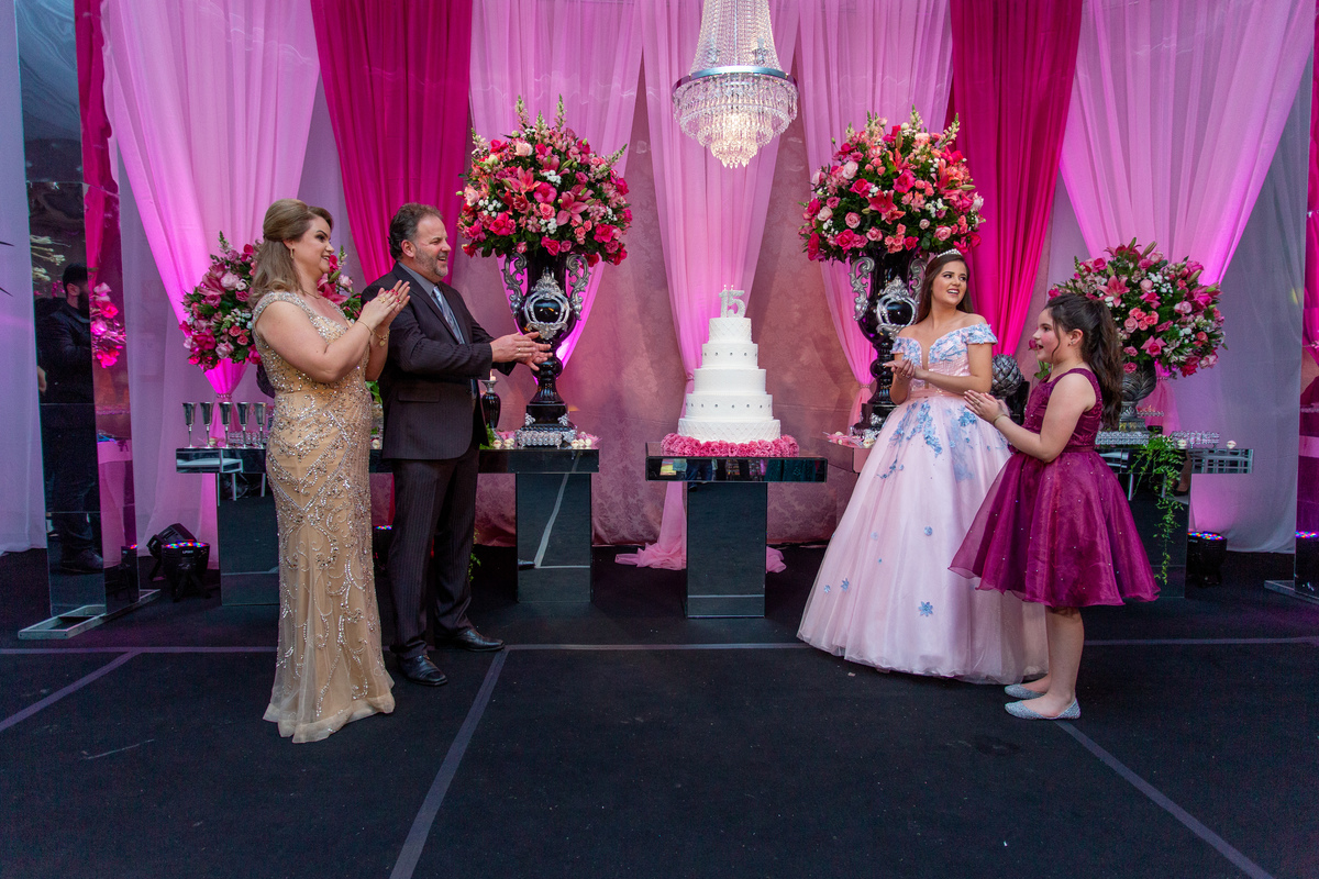 Festa de 15 anos - Debutante Mariane Raupp - Salão Paroquial - Festa dos sonhos - Adrielle Peres Fotografia especializados em Quinze anos em  Torres/RS - Criciúma, Ararangua Porto Alegre, Gramado, Serra Gaúcha, Praia Grande, ensaio, book dos 15, 