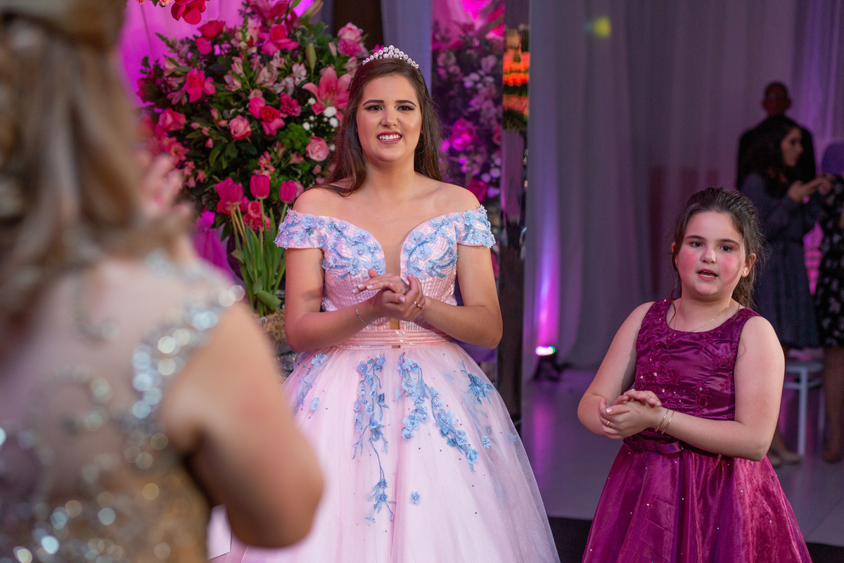 Festa de 15 anos - Debutante Mariane Raupp - Salão Paroquial - Festa dos sonhos - Adrielle Peres Fotografia especializados em Quinze anos em  Torres/RS - Criciúma, Ararangua Porto Alegre, Gramado, Serra Gaúcha, Praia Grande, ensaio, book dos 15, 