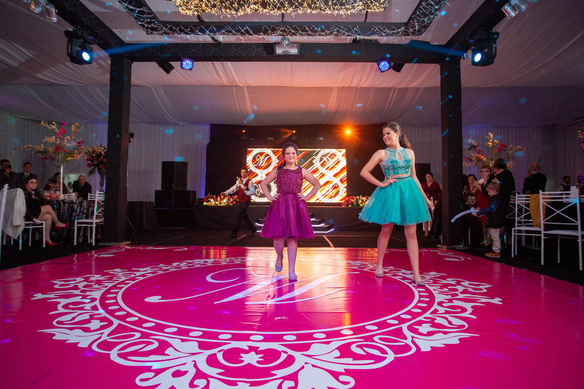 Festa de 15 anos - Debutante Mariane Raupp - Salão Paroquial - Festa dos sonhos - Adrielle Peres Fotografia especializados em Quinze anos em  Torres/RS - Criciúma, Ararangua Porto Alegre, Gramado, Serra Gaúcha, Praia Grande, ensaio, book dos 15, 