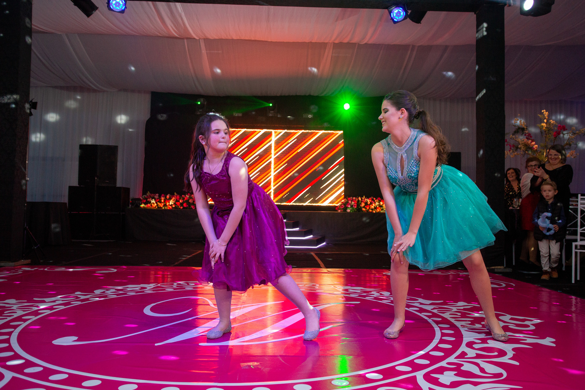 Festa de 15 anos - Debutante Mariane Raupp - Salão Paroquial - Festa dos sonhos - Adrielle Peres Fotografia especializados em Quinze anos em  Torres/RS - Criciúma, Ararangua Porto Alegre, Gramado, Serra Gaúcha, Praia Grande, ensaio, book dos 15, 