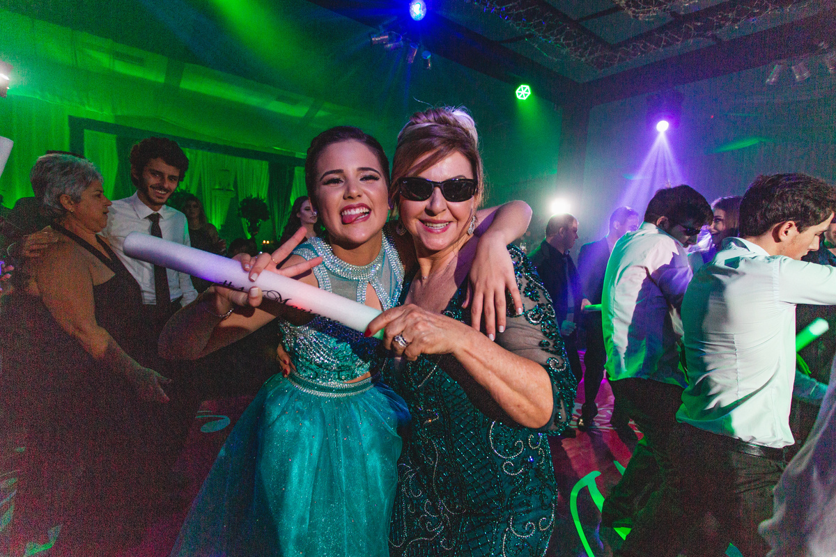 Festa de 15 anos - Debutante Mariane Raupp - Salão Paroquial - Festa dos sonhos - Adrielle Peres Fotografia especializados em Quinze anos em  Torres/RS - Criciúma, Ararangua, Porto Alegre, Gramado, Serra Gaúcha, Praia Grande, ensaio, book dos 15, 