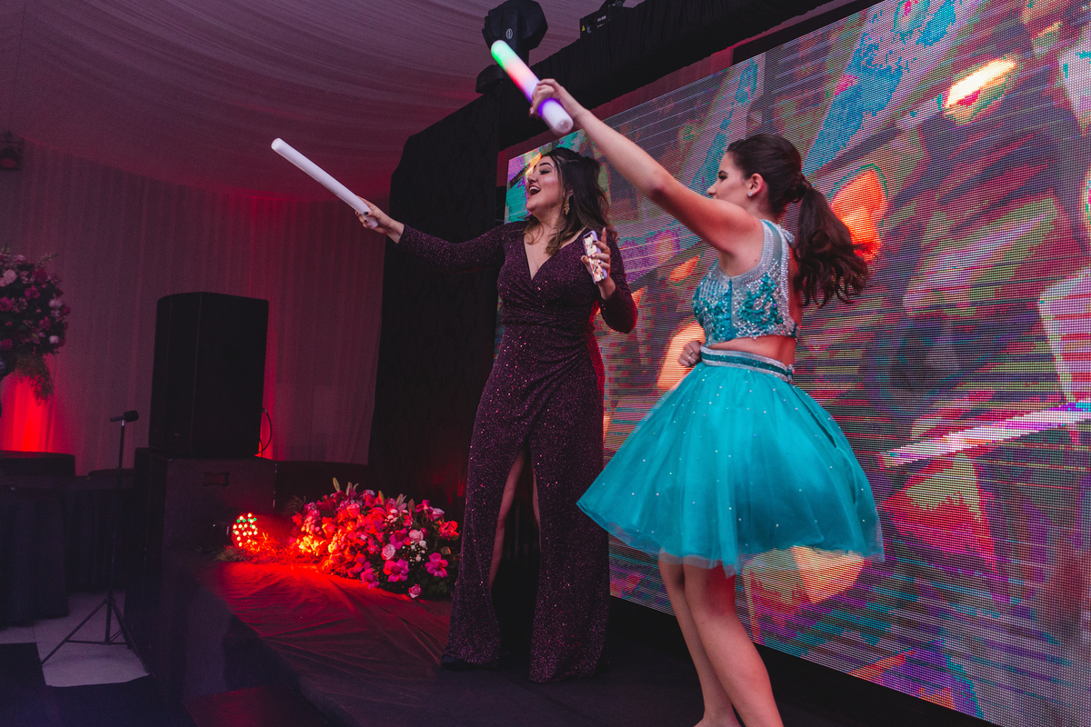 Festa de 15 anos - Debutante Mariane Raupp - Salão Paroquial - Festa dos sonhos - Adrielle Peres Fotografia especializados em Quinze anos em  Torres/RS - Criciúma, Ararangua Porto Alegre, Gramado, Serra Gaúcha, Praia Grande, ensaio, vestido, book dos 15, 