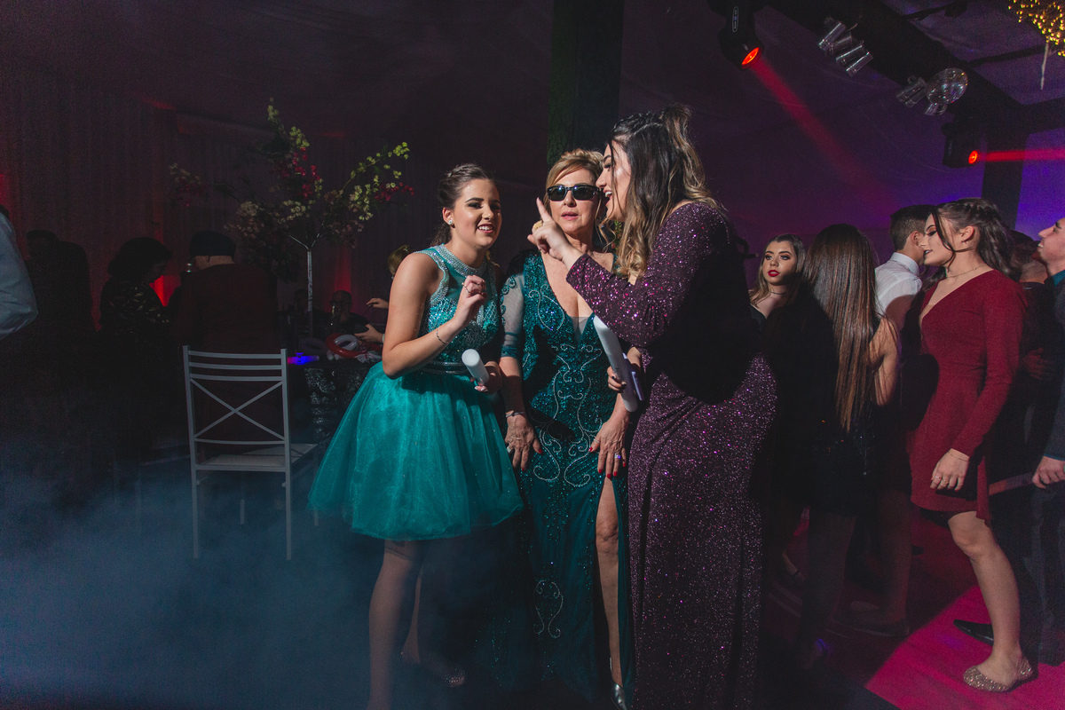 Festa de 15 anos - Debutante Mariane Raupp - Salão Paroquial - Festa dos sonhos - Adrielle Peres Fotografia especializados em Quinze anos em  Torres/RS - Criciúma, Ararangua Porto Alegre, Gramado, Serra Gaúcha, Praia Grande, ensaio, vestido, book dos 15, 