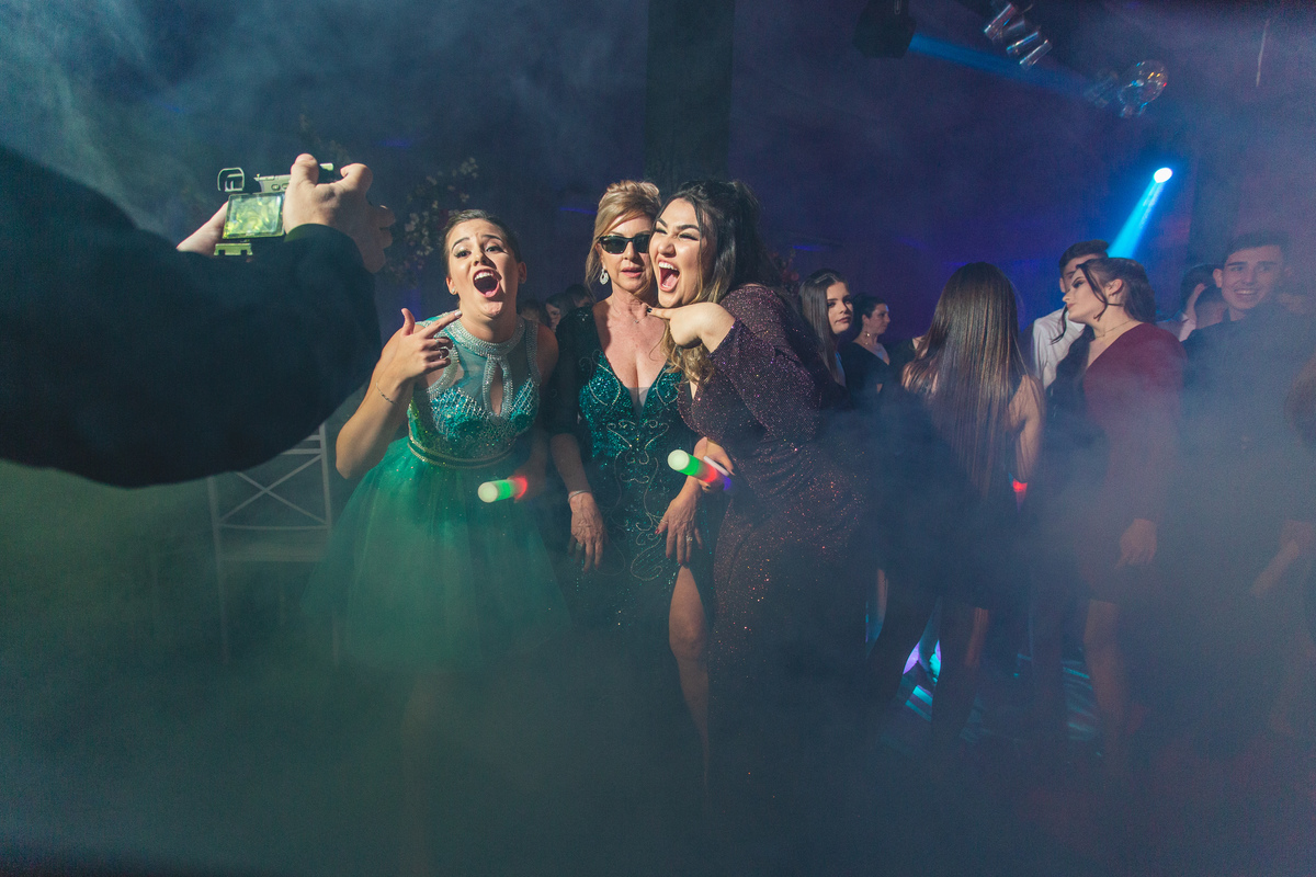 Festa de 15 anos - Debutante Mariane Raupp - Salão Paroquial - Festa dos sonhos - Adrielle Peres Fotografia especializados em Quinze anos em  Torres/RS - Criciúma, Ararangua Porto Alegre, Gramado, Serra Gaúcha, Praia Grande, ensaio, vestido, book dos 15, 