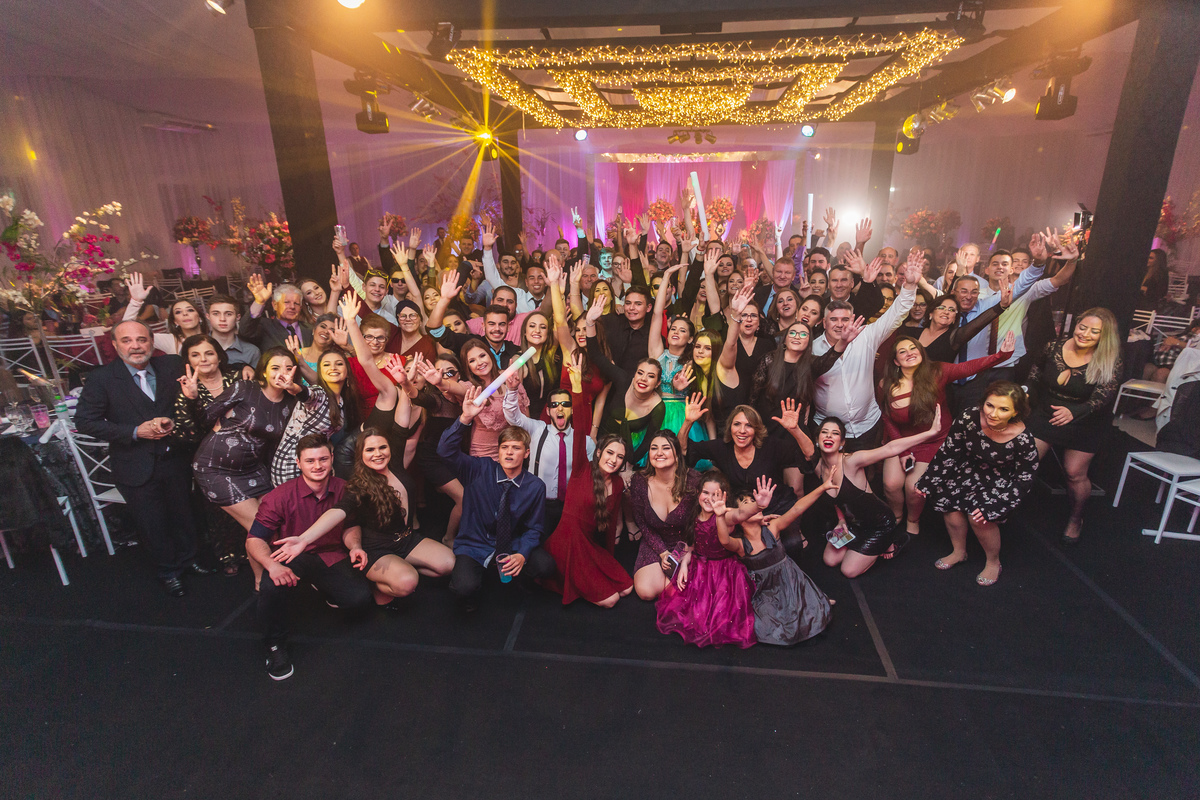 Festa de 15 anos - Debutante Mariane Raupp - Salão Paroquial - Festa dos sonhos - Adrielle Peres Fotografia especializados em Quinze anos em  Torres/RS - Criciúma, Ararangua Porto Alegre, Gramado, Serra Gaúcha, Praia Grande, ensaio, vestido, book dos 15, 