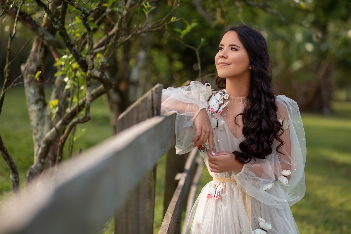 Natureza, cavalo, campo, fazenda, vestido. Fotografia de 15 anos, inspirações, book dos quinze, fotos em estúdio. Torres/Rs. Araranguá/SC. Sombrio, Criciúma, Forquilhinhas, Três Cachoeiras, Terra de Areia, Porto Alegre, Gramado, Canela, Serra Gaúcha