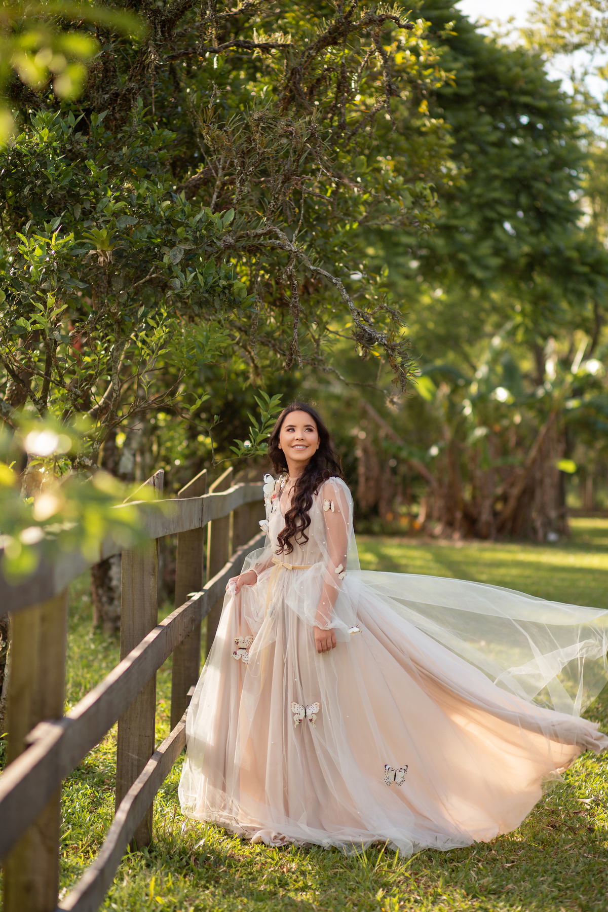 Natureza, cavalo, campo, fazenda, vestido. Fotografia de 15 anos, inspirações, book dos quinze, fotos em estúdio. Torres/Rs. Araranguá/SC. Sombrio, Criciúma, Forquilhinhas, Três Cachoeiras, Terra de Areia, Porto Alegre, Gramado, Canela, Serra Gaúcha