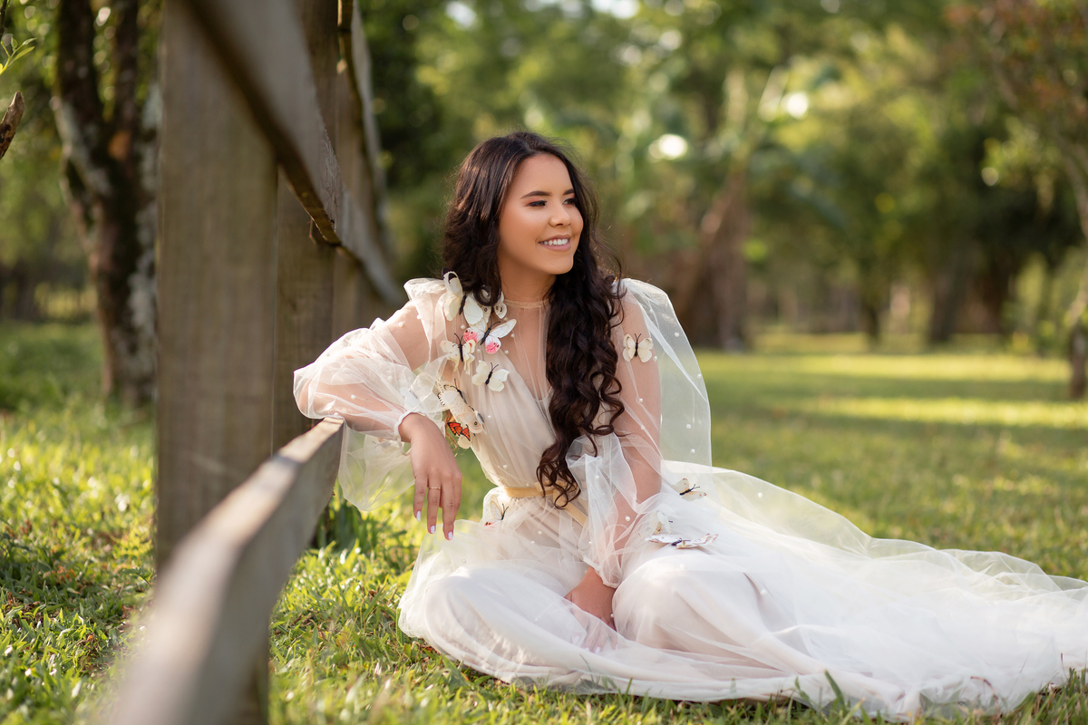 Natureza, cavalo, campo, fazenda, vestido. Fotografia de 15 anos, inspirações, book dos quinze, fotos em estúdio. Torres/Rs. Araranguá/SC. Sombrio, Criciúma, Forquilhinhas, Três Cachoeiras, Terra de Areia, Porto Alegre, Gramado, Canela, Serra Gaúcha