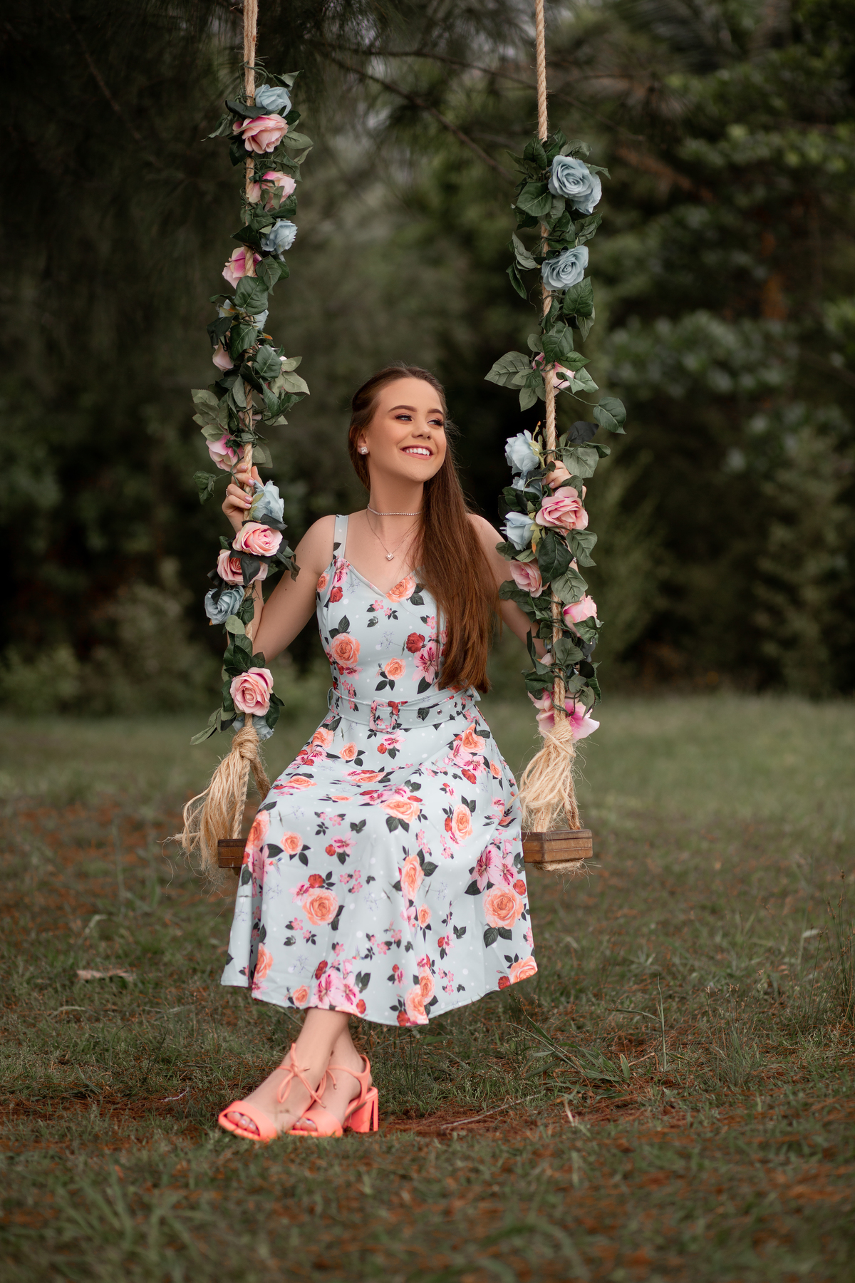 Fotografia de 15 anos, ideias criativas, inspirações, book dos quinze, balanço de flores. Praia de Torres/Rs. Araranguá/SC. Sombrio, Criciúma, Forquilhinhas, Três Cachoeiras, Terra de Areia, Porto Alegre, Fotos em Gramado, Canela, Serra Gaúcha
