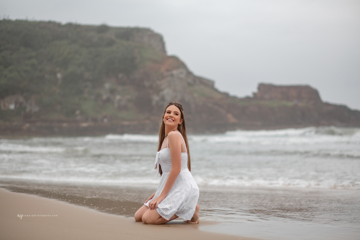 Fotografia de 15 anos, ideias criativas, inspirações, book dos quinze, mar, pedras, oceano. Praia da Guarita Torres/Rs. Araranguá/SC. Sombrio, Criciúma, Forquilhinhas, Três Cachoeiras, Terra de Areia, Porto Alegre, Fotos em Gramado, Canela, Serra Gaúcha