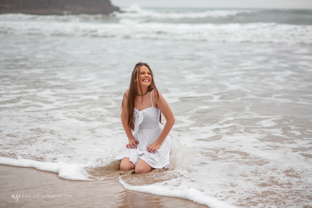 Fotografia de 15 anos, ideias criativas, inspirações, book dos quinze, mar, pedras, oceano. Praia da Guarita Torres/Rs. Araranguá/SC. Sombrio, Criciúma, Forquilhinhas, Três Cachoeiras, Terra de Areia, Porto Alegre, Fotos em Gramado, Canela, Serra Gaúcha
