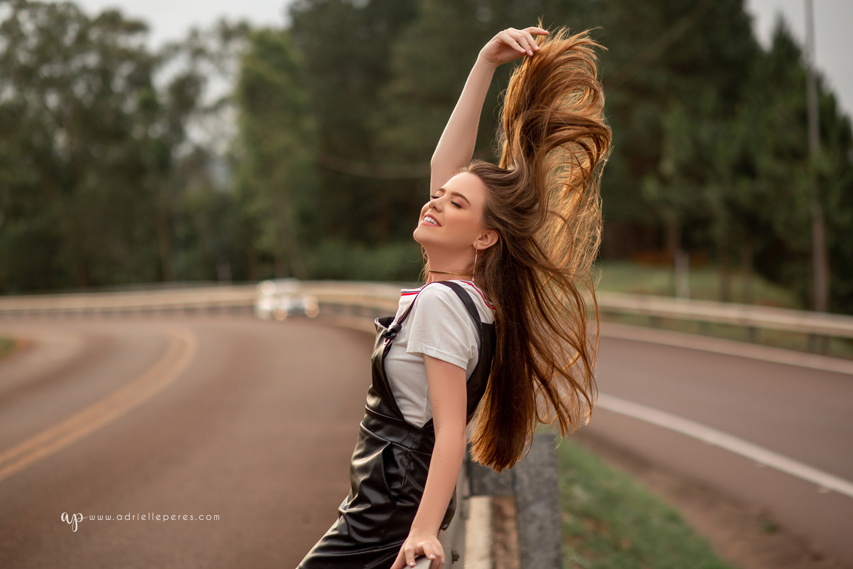 Fotografia de 15 anos, ideias criativas, inspirações, book dos quinze, balao colorido. Praia da Guarita Torres/Rs. Araranguá/SC. Sombrio, Criciúma, Forquilhinhas, Três Cachoeiras, Terra de Areia, Porto Alegre, Fotos em Gramado, Canela, Serra Gaúcha